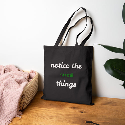 Bag, Dragonfly on a Leaf Tote Bag